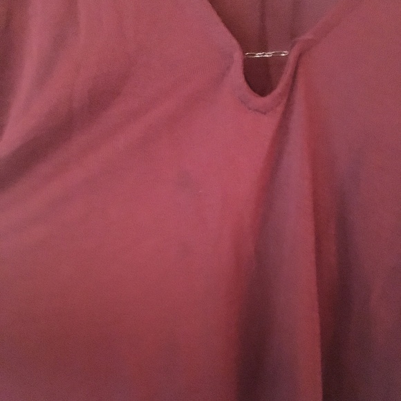 UO Silence + Noise Maroon Top V Neck - Picture 3 of 4